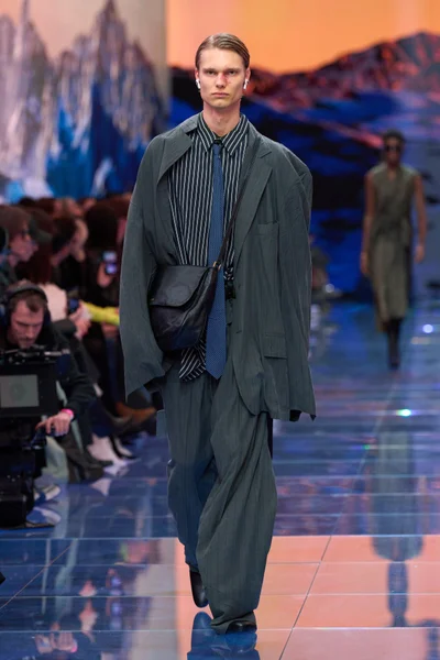 Look 11